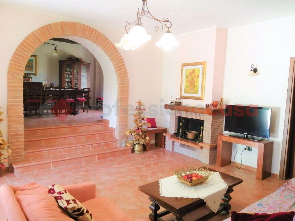 Casa indipendente in Baiano, Spoleto