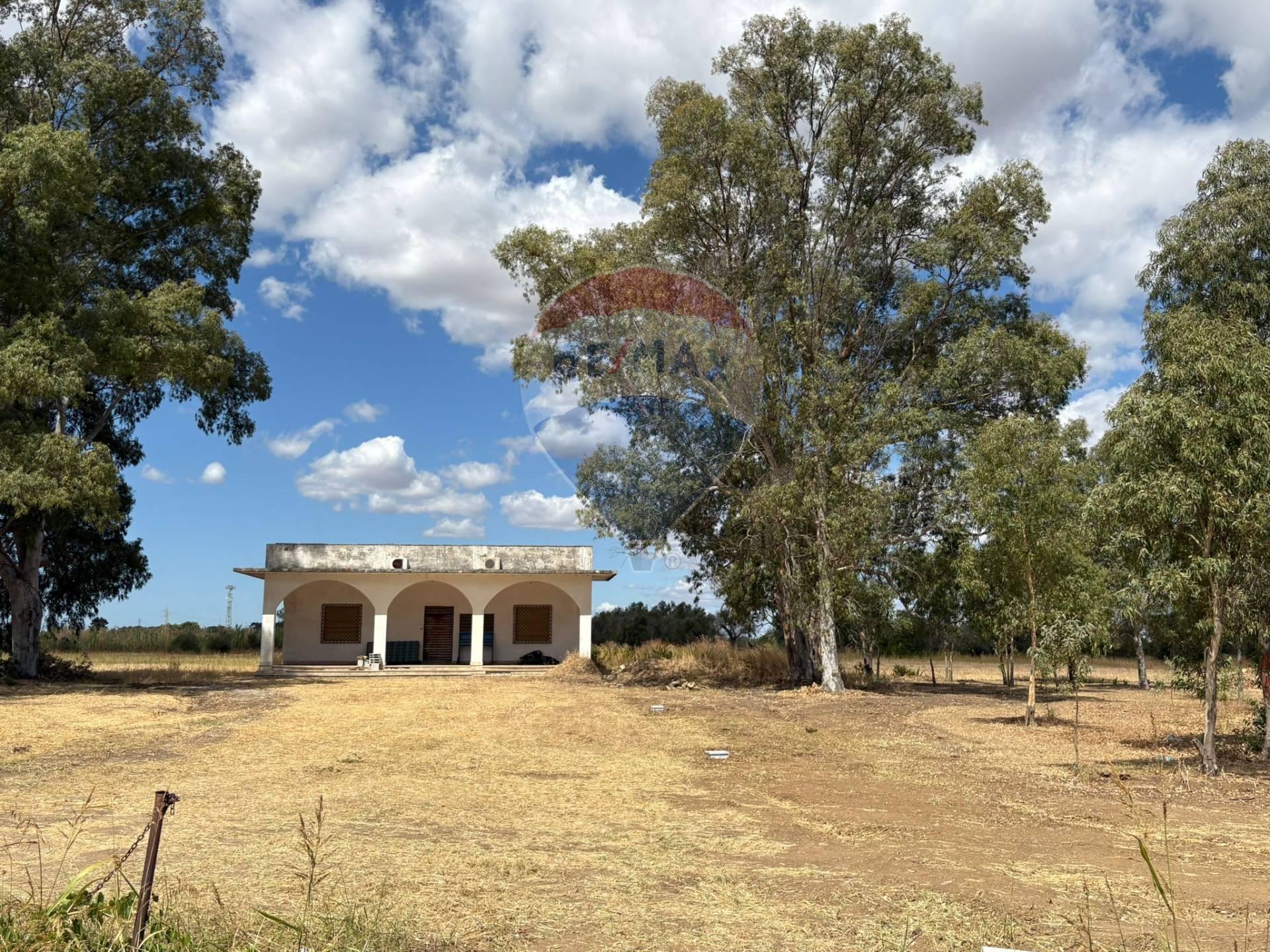 Villa in Contrada Louzzo Snc, San Pietro Vernotico