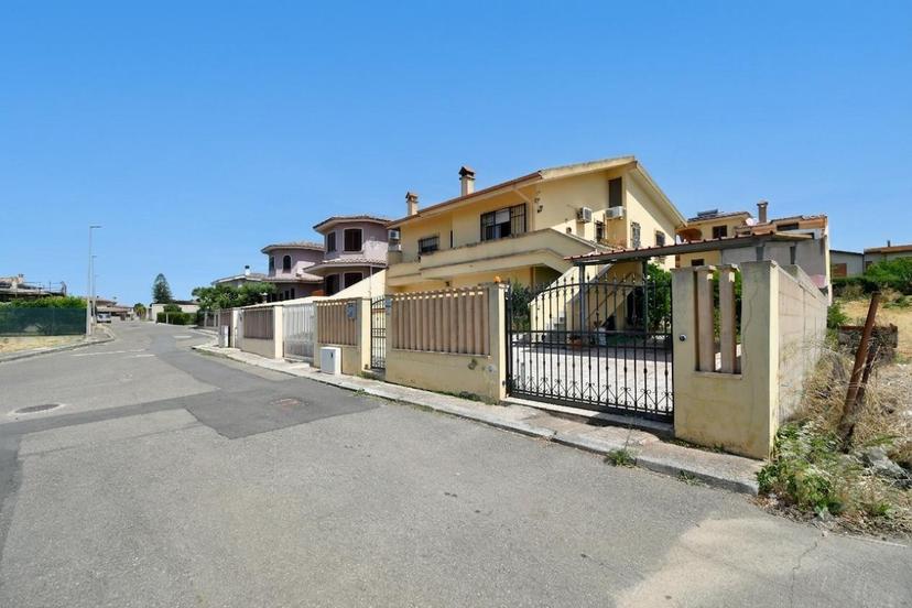 Villa a schiera, Sardara