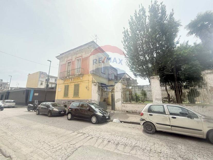 Vendita Casa Bi/Trifamiliare Via Francesco Bolvito Napoli (NA)