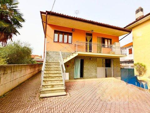 Casa indipendente in Via Manta, 12, Lagnasco