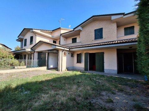 Villetta a schiera in Via Repubblica, 24, Madignano