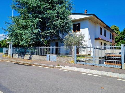 Villetta a schiera in Via degli Alpini, Verdello